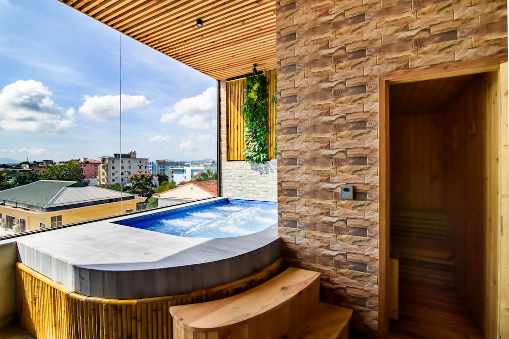 Thanh Lich Royal Boutique Hotel 34/69