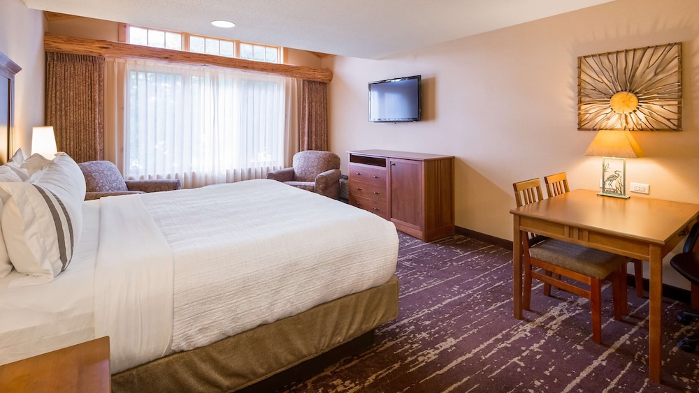 Best Western Premier The Lodge On Lake Detroit 7/35