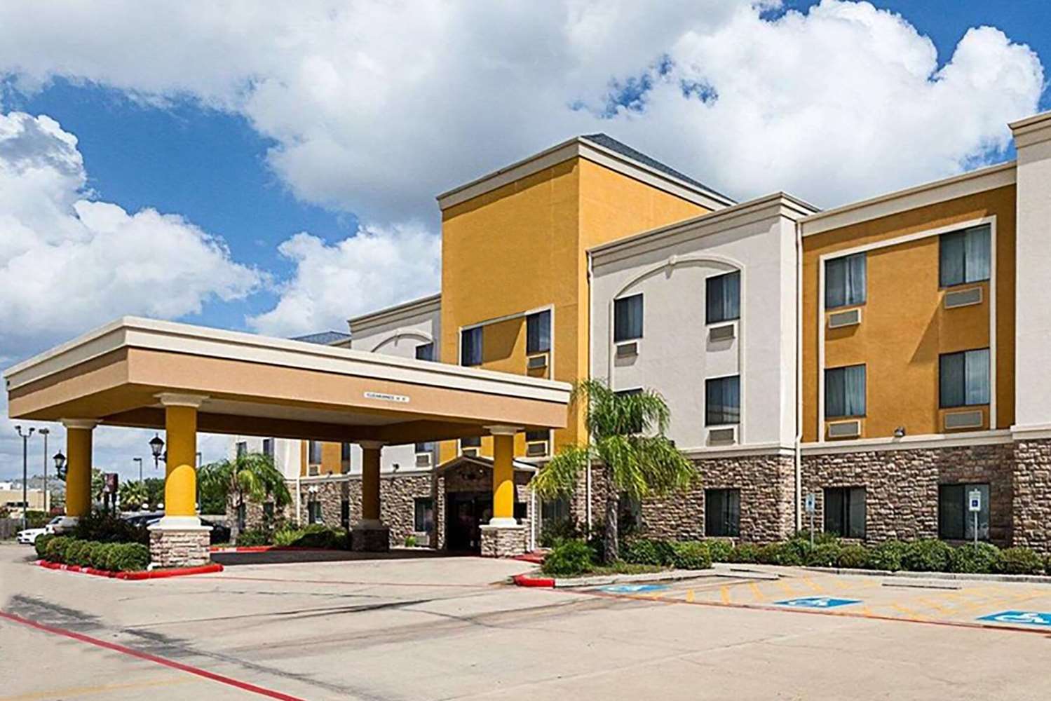 Days Inn and Suites by Wyndham Houston / West Energy Corridor 35/36