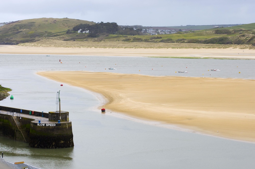 Padstow Harbour Hotel 55/64