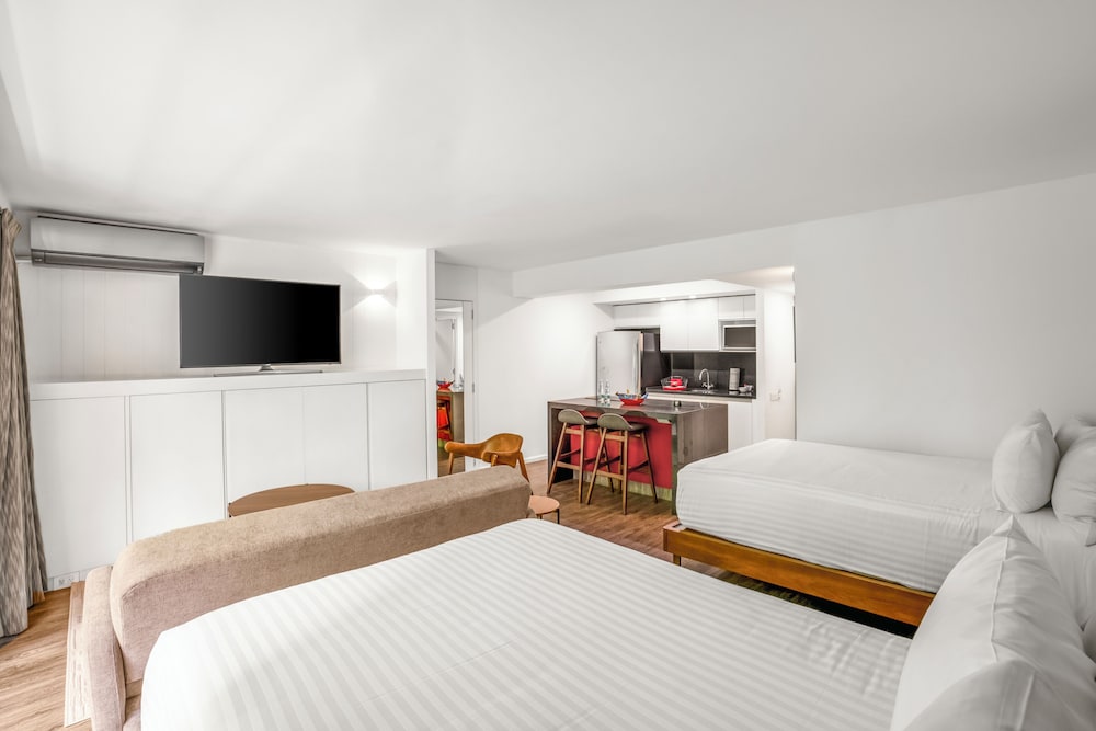 Deluxe, Suite, 2 Double Beds 4/10
