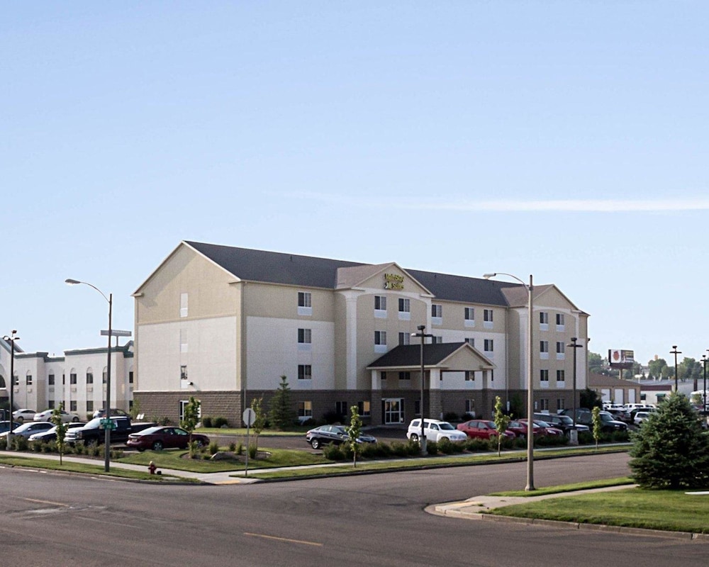 MainStay Suites Bismarck 23/25