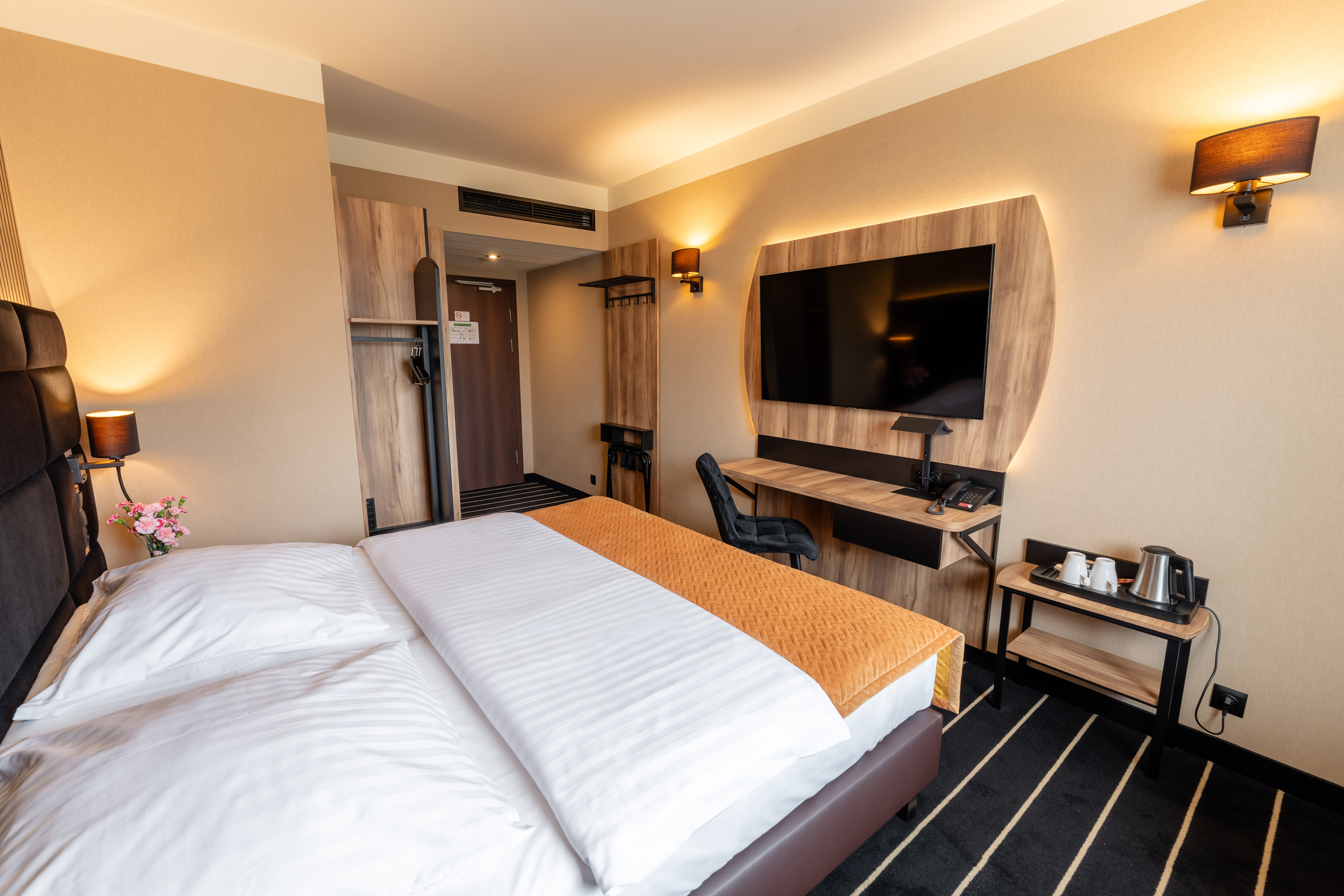 Business, Double Bed