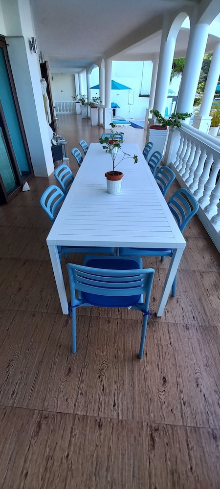 Petit Amour Villa 36/50