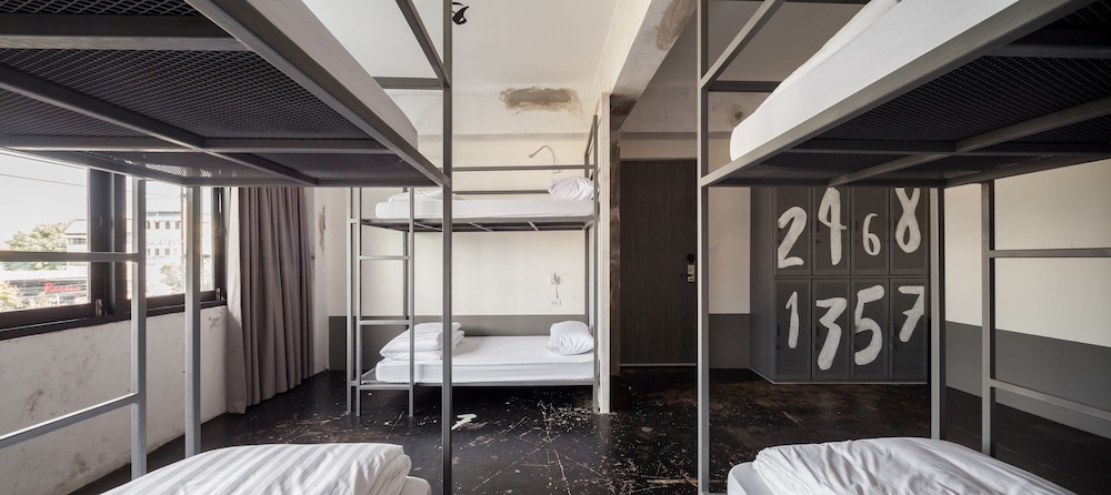 Thunder Bird Hostel 28/30