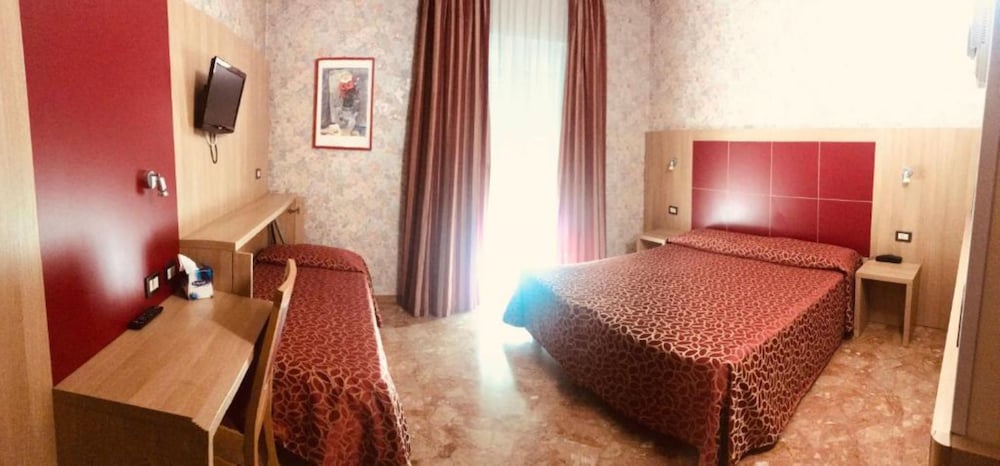 ROOM, TRIPLE