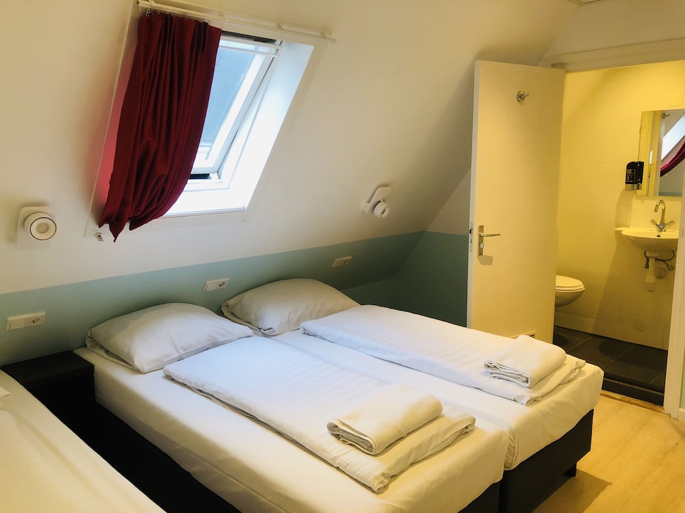ROOM, TRIPLE, 3 BEDS