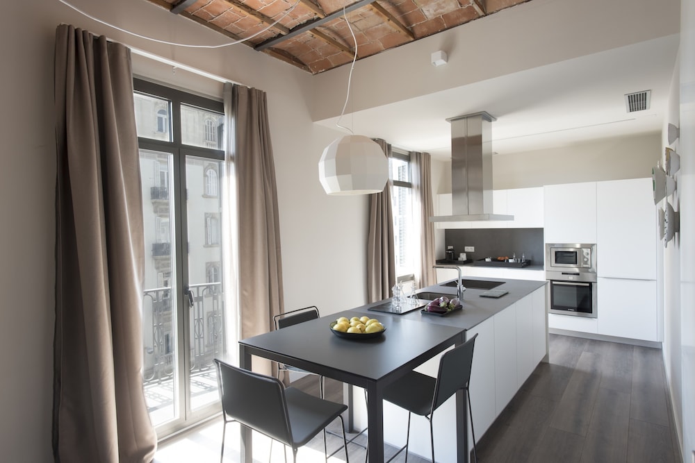 CASAGRAND LUXURY SUITES 58/76