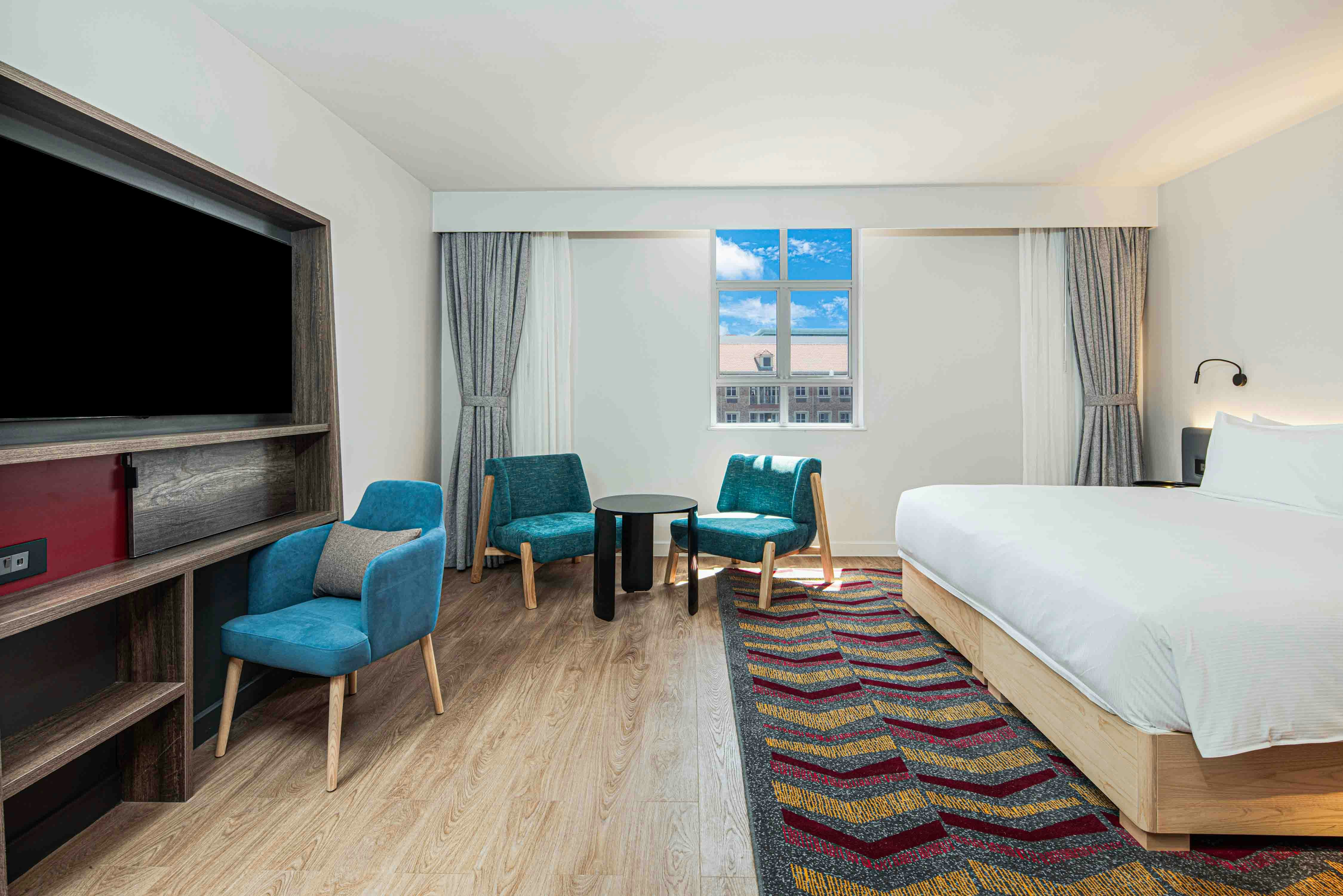 ROOM, KING BED