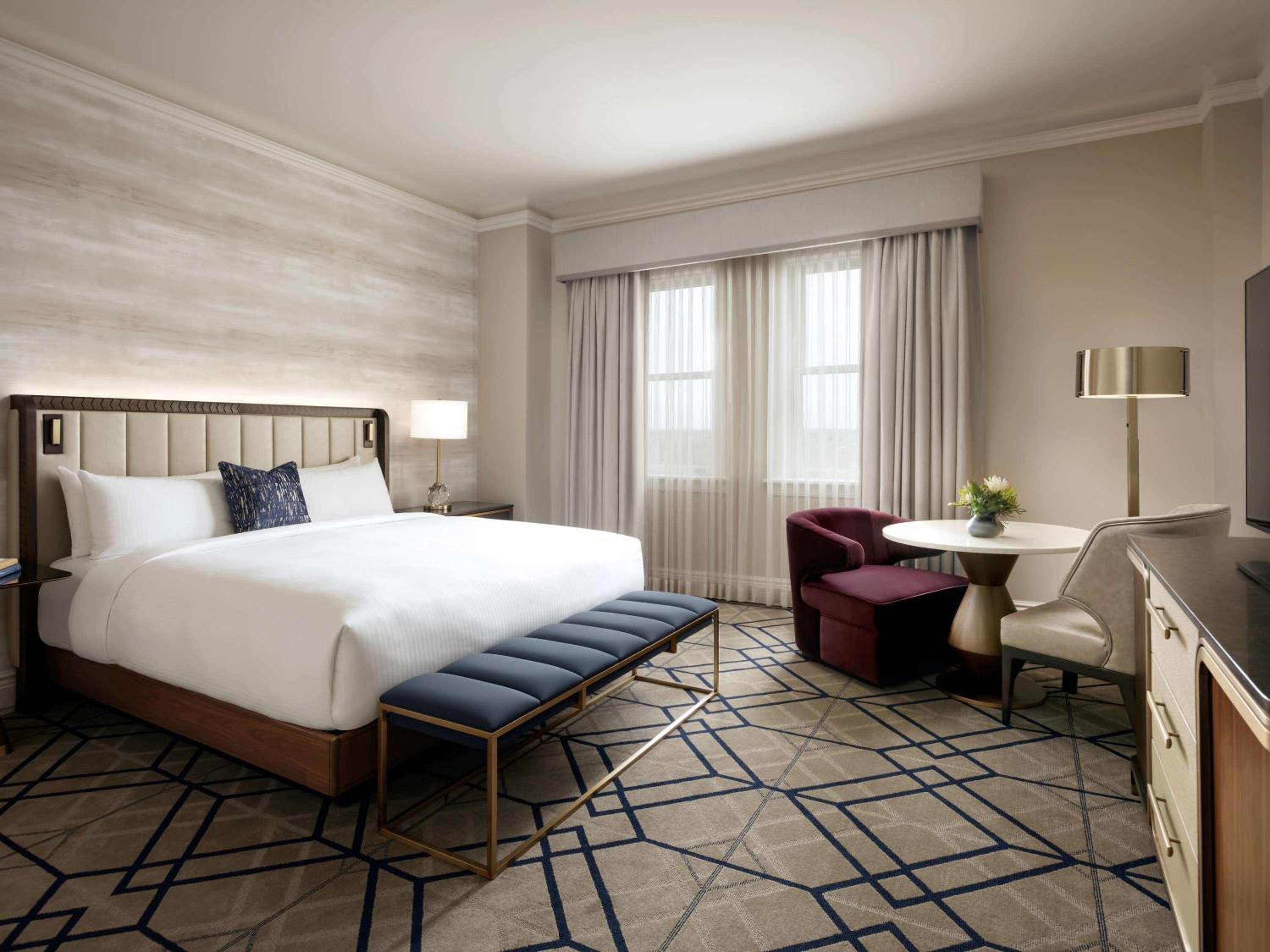 Fairmont, Queen Bed