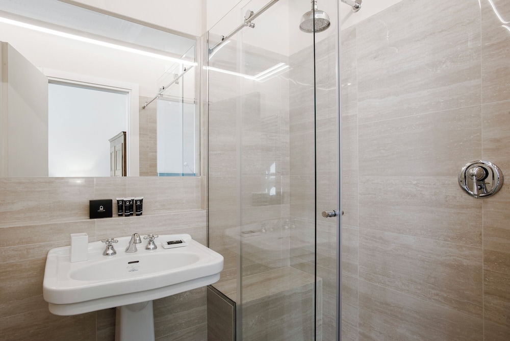 شقة كلاسيكية بسرير كينج بغرفة نوم واحدة مع أريكة، Prestigious Apartment Via Barberini 4/5