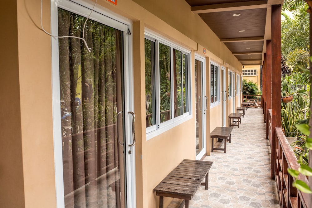 Silver Sands Beach Resort 3/100