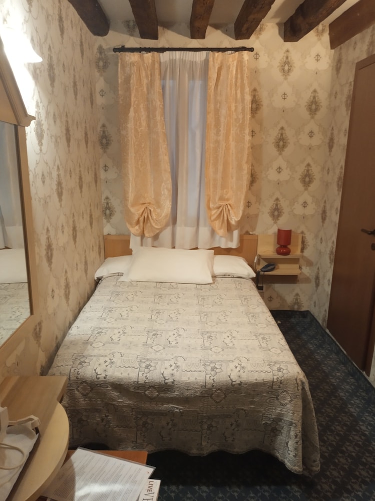Tintoretto Hotel 37/79