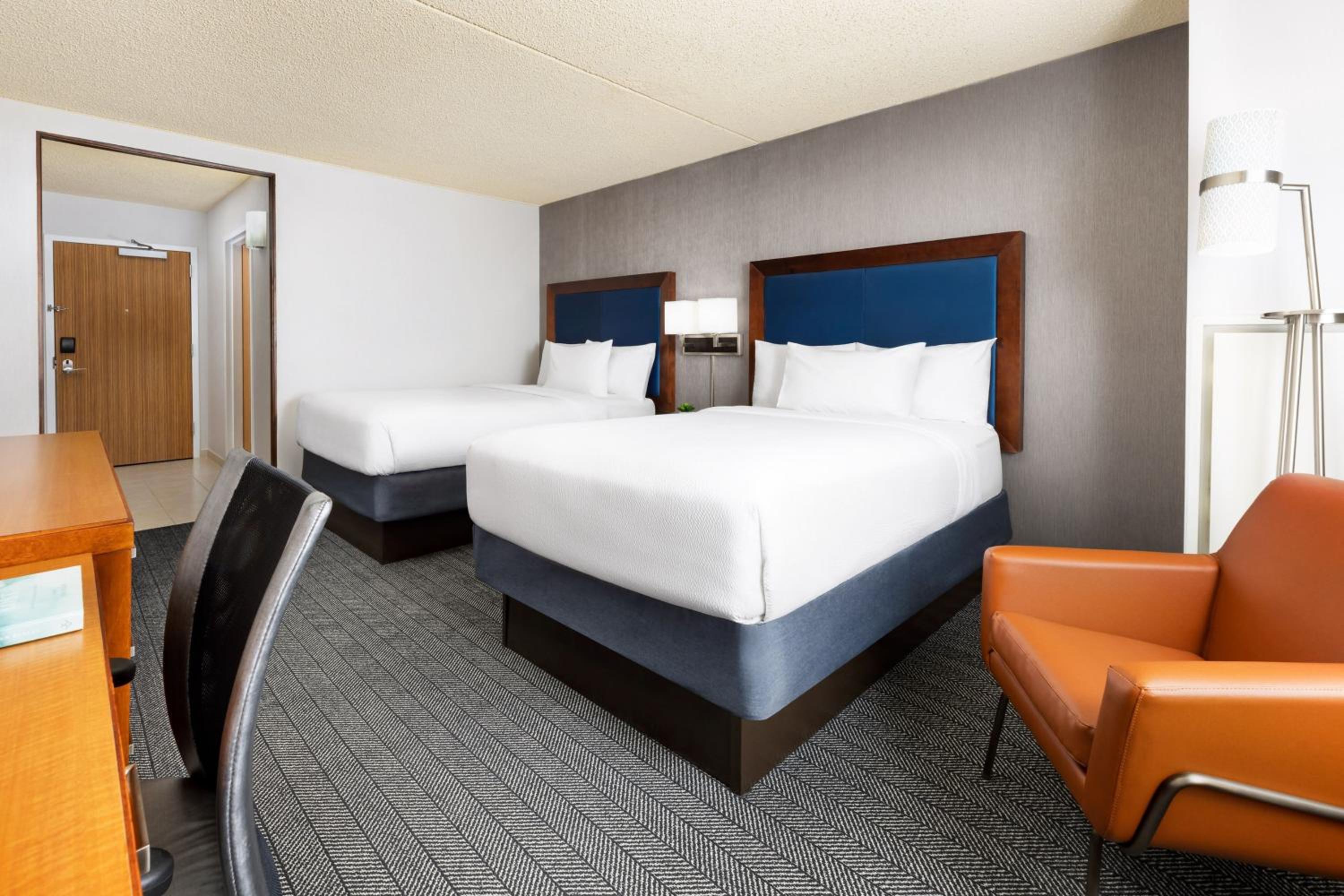 Room, 2 Double Beds, Bathtub, Accessible