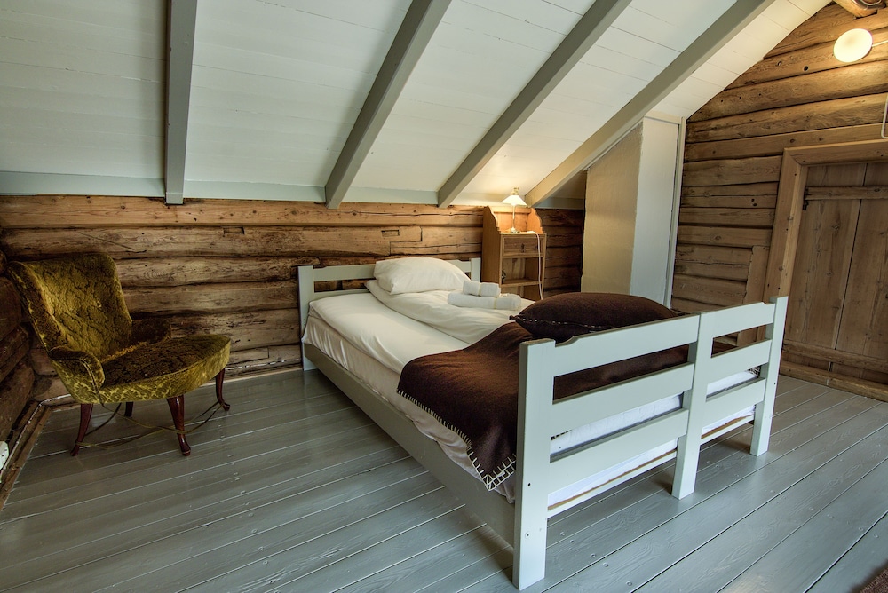 Family, 1 Single and 2 Double Beds