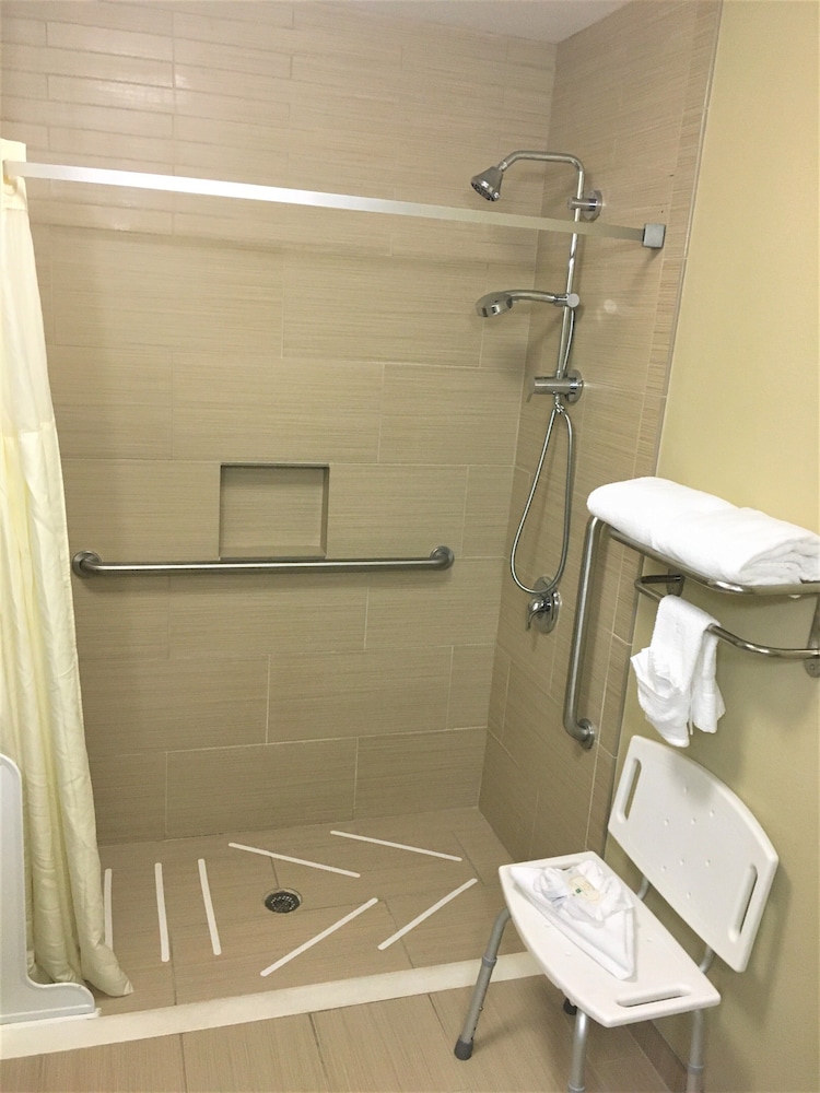 Quality Suites Nashville Airport 49/50