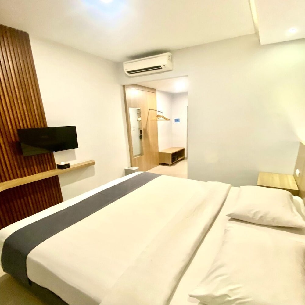 Front One Hotel Purwodadi 22/72