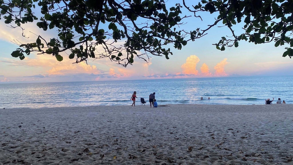Khanom Golden Beach Hotel 52/59