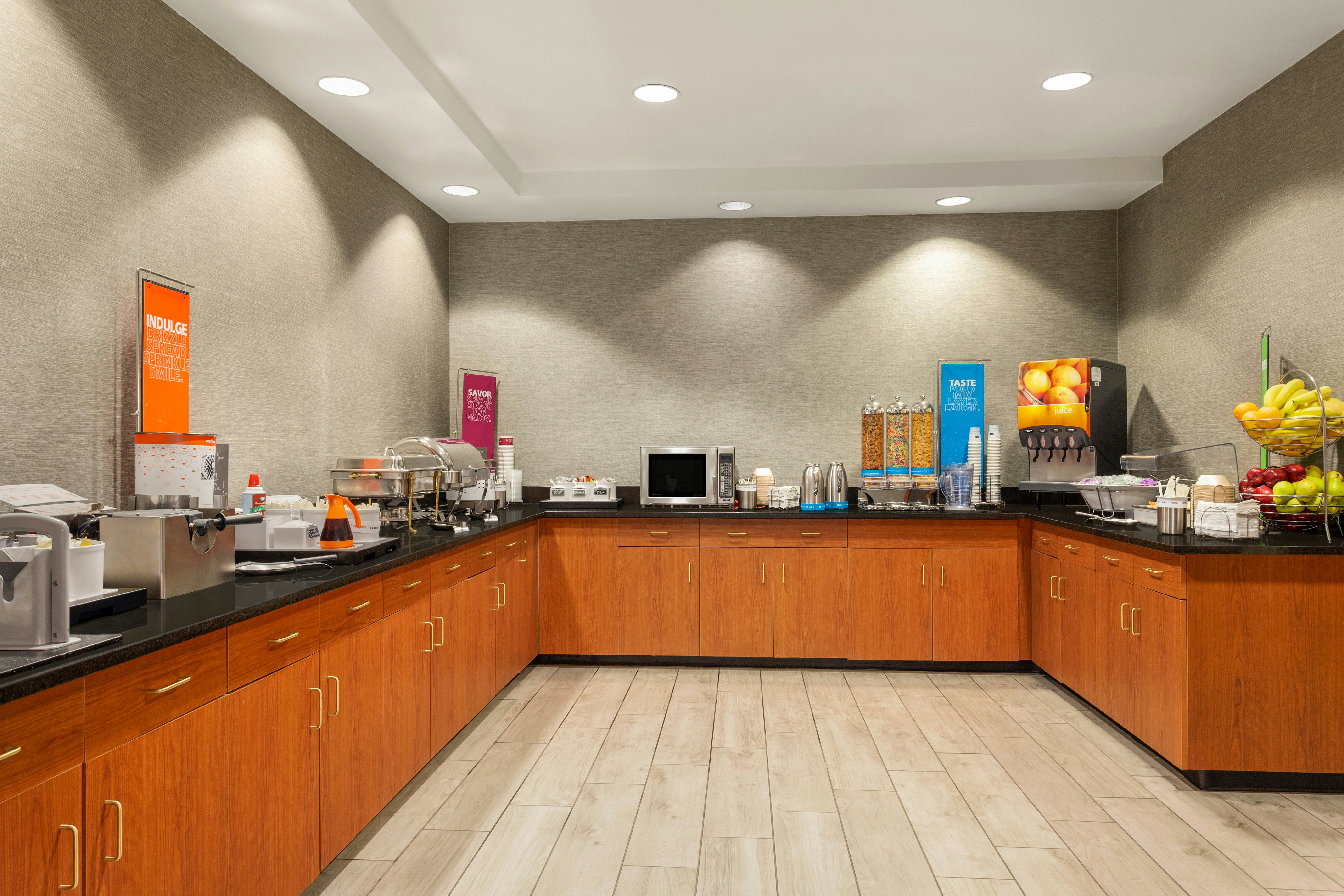 Lobby at Hampton Inn & Suites Denver-Cherry Creek, DENVER - CO