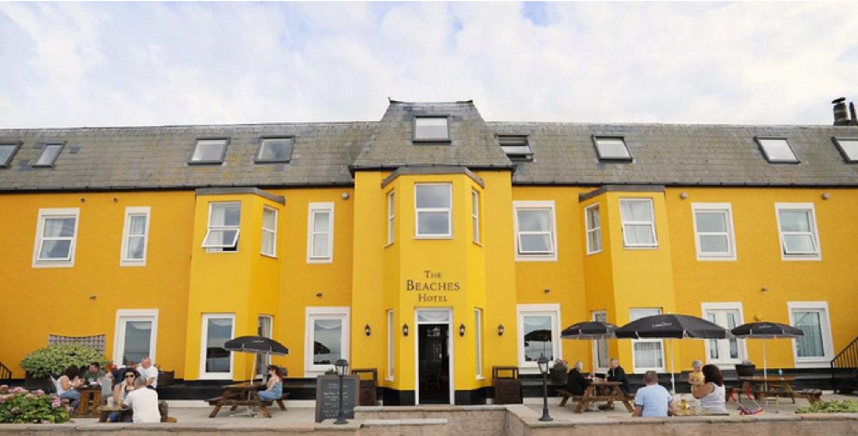 The Beaches Hotel 2/100