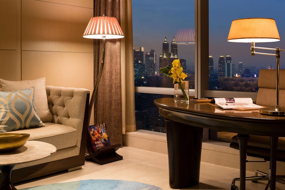 RAFFLES JAKARTA 33/50