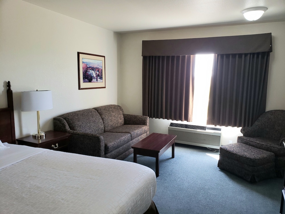 Super 8 By Wyndham High River Ab 49/66
