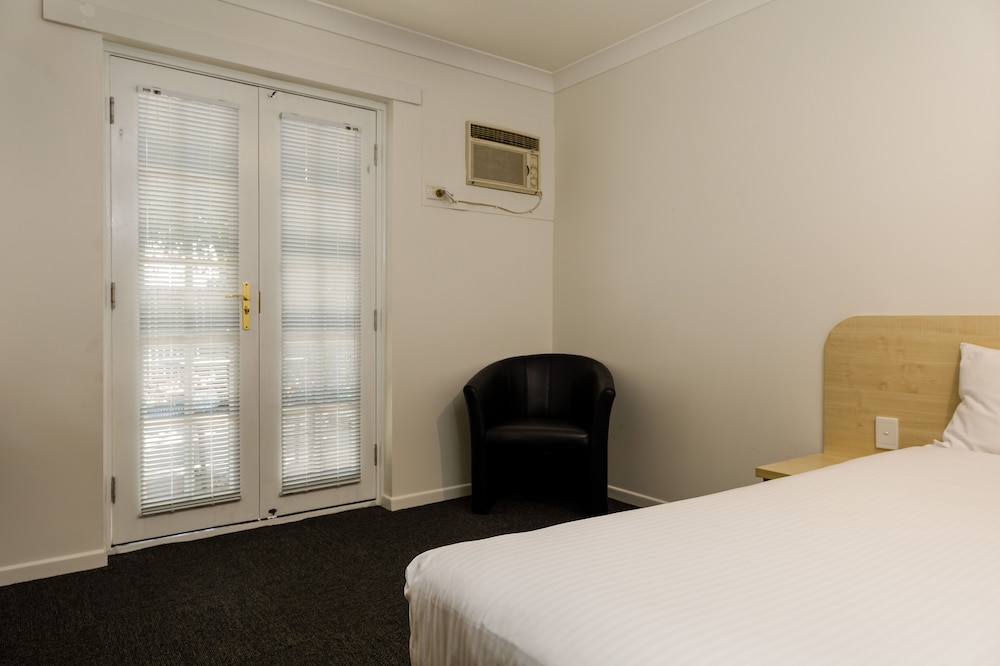 Waterloo Bay Hotel 6/36