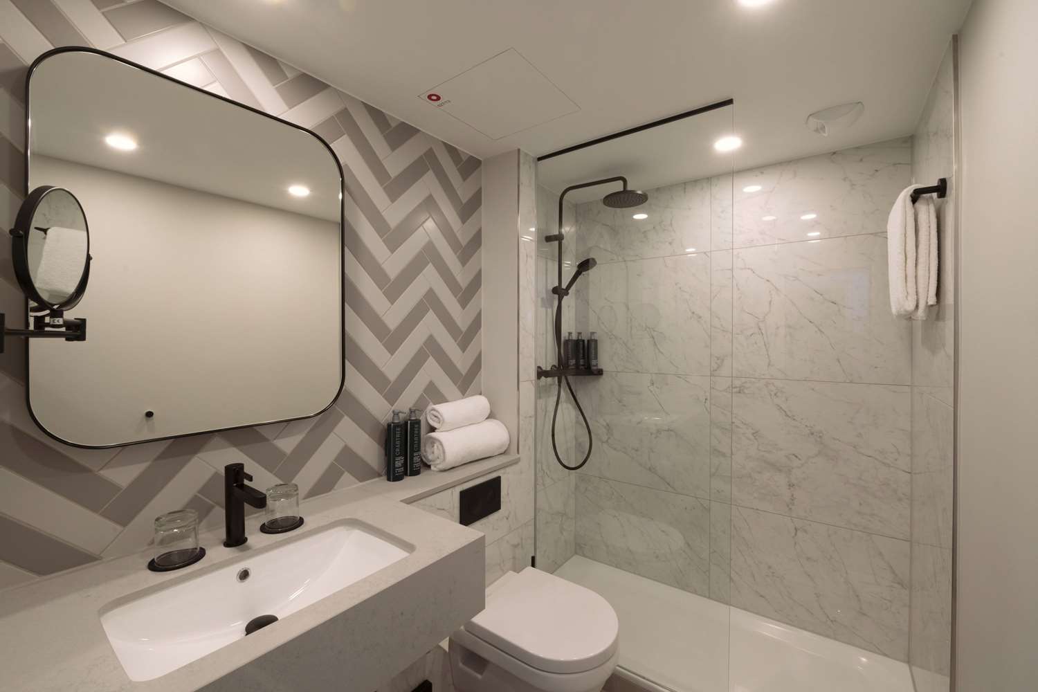 غرفة بسرير كينج، DoubleTree by Hilton Berlin Ku’damm 4/4