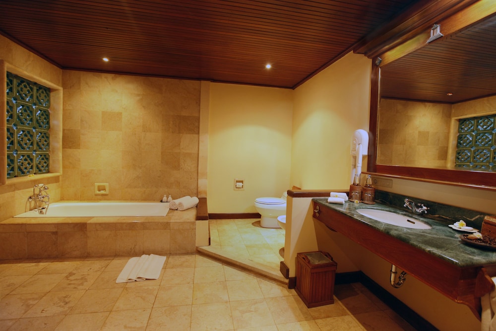 2 Bedrooms, Pool, Villa, King and Twin Beds