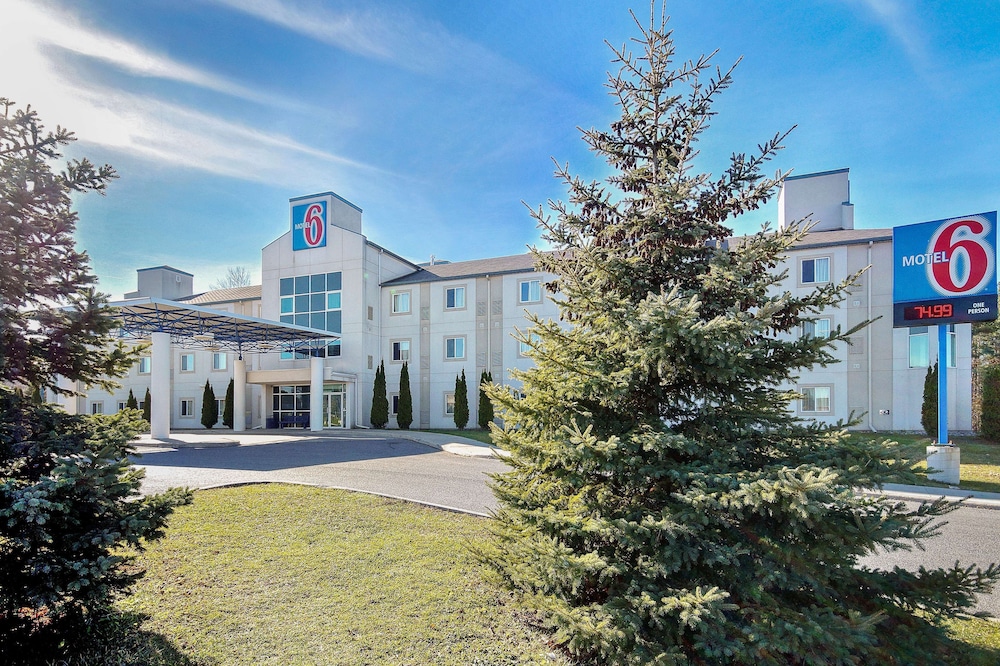 Motel6 Peterborough, ON 36/37
