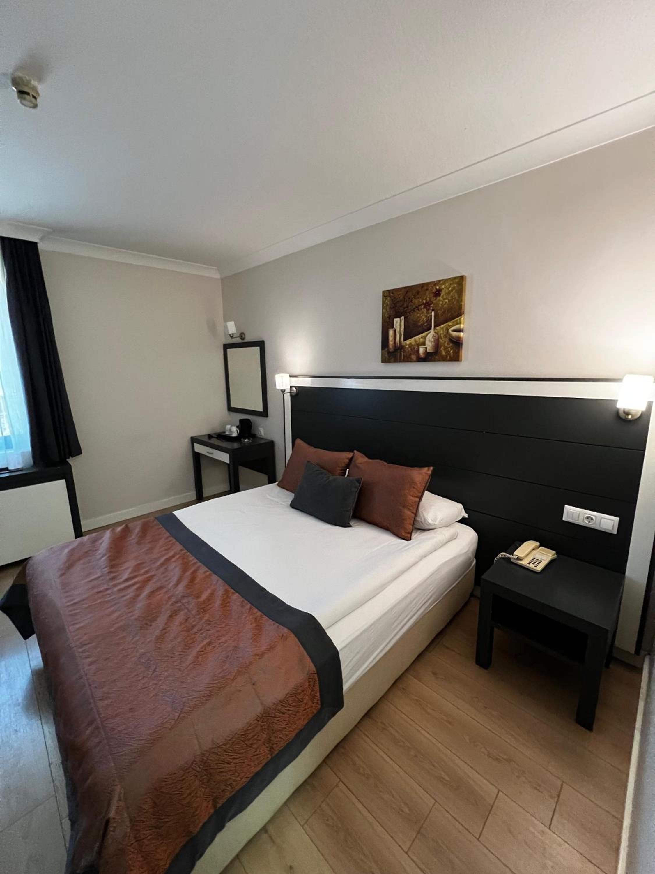 Room, Double Bed