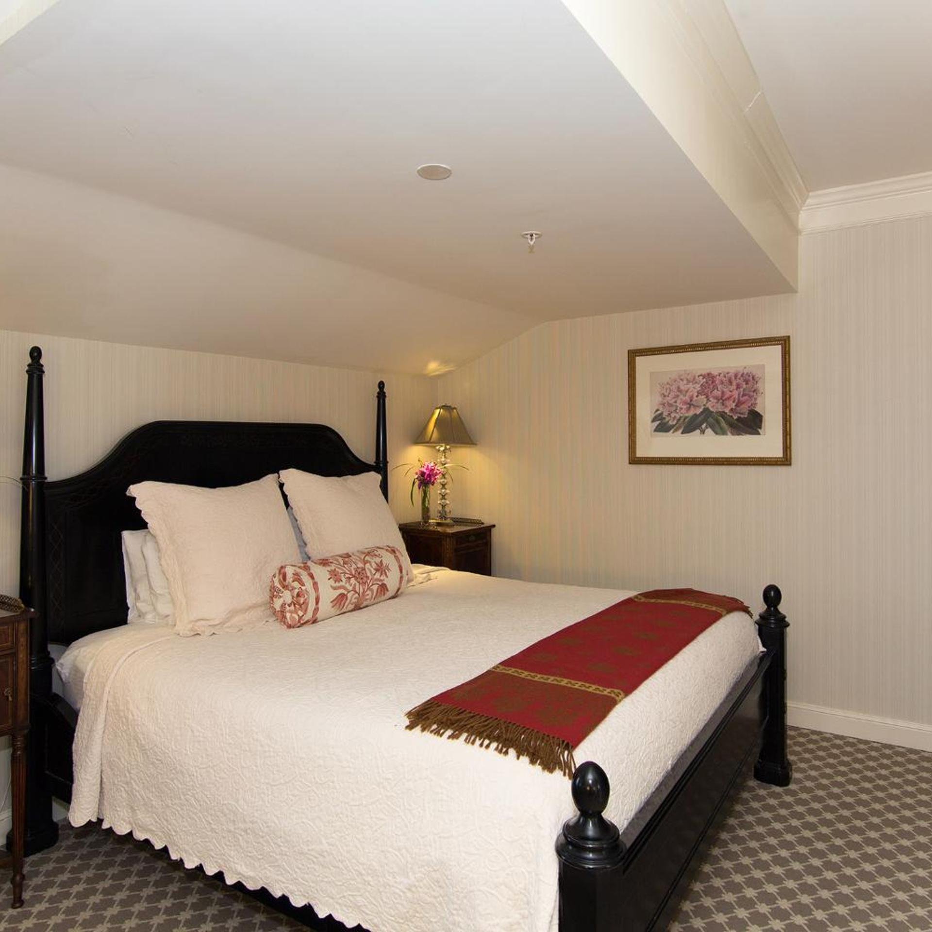 Deluxe, Double Bed, Lateral Side Sea View