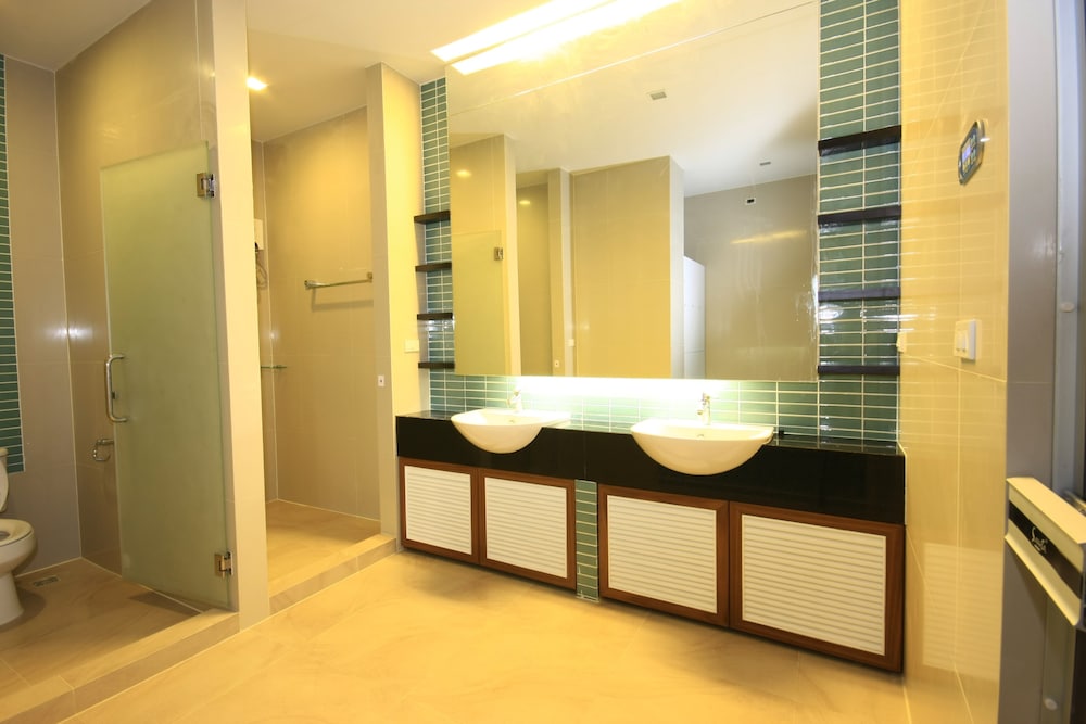 I Residence Hotel Sathorn 57/59