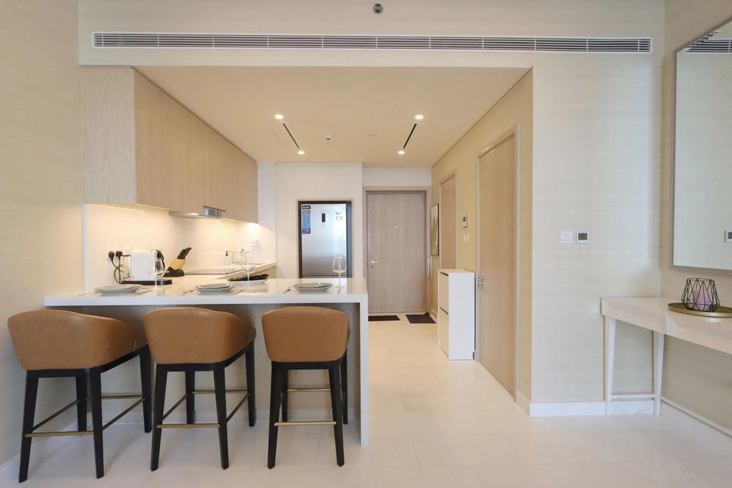 1BR With Sea View In Palm Tower 10/15