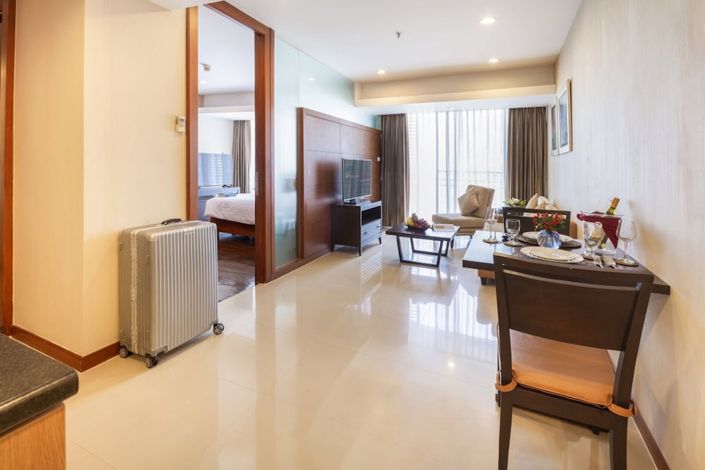 FuramaXclusive Sathorn 65/82