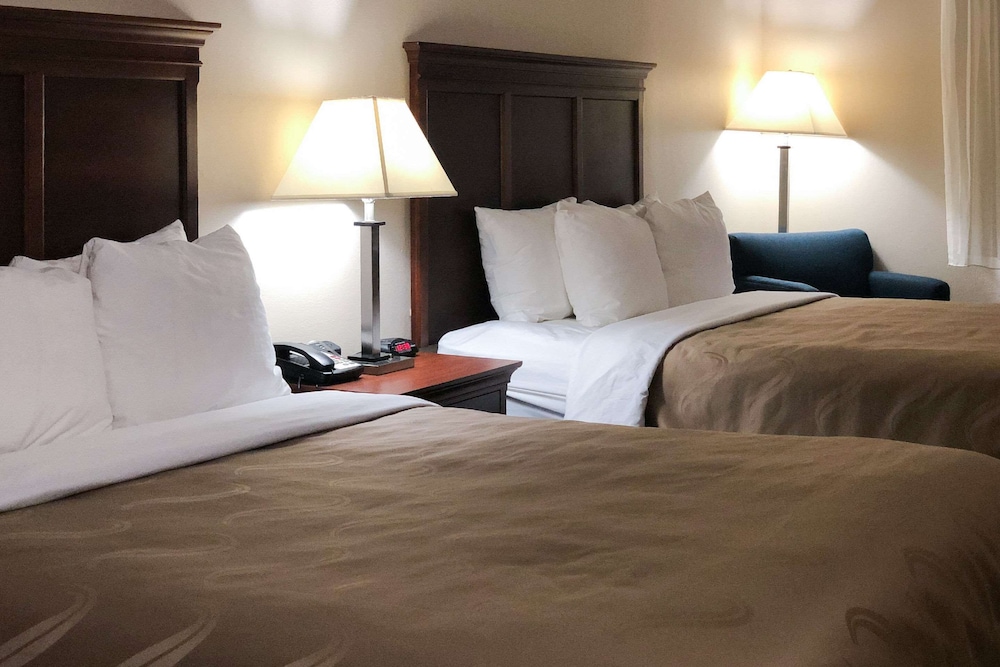 Quality Inn I-70 at Wanamaker 16/40