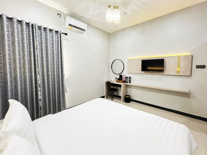 The King Hotel 7/11
