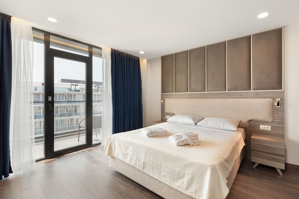 Executive, Studio, Queen Bed