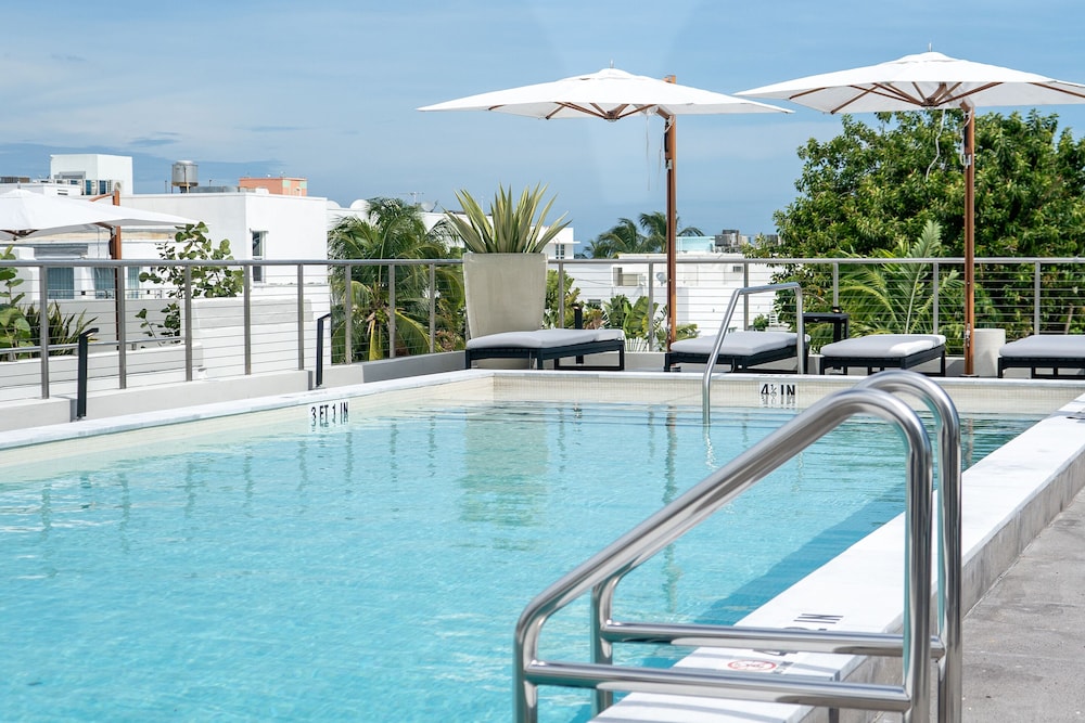 Nassau Suite Hotel 25/50