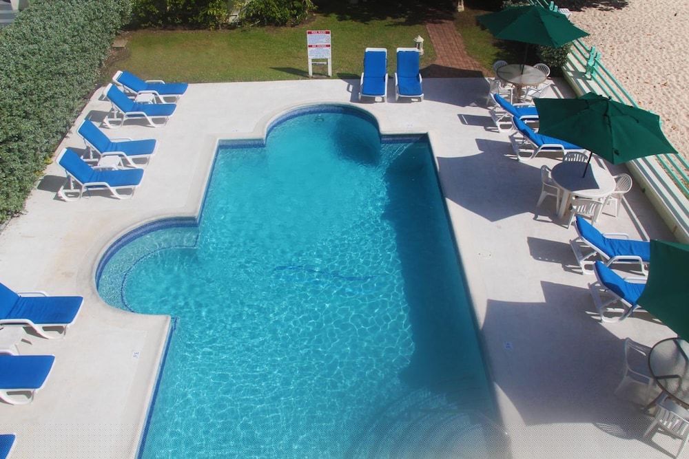 Coral Mist Beach Hotel 25/30