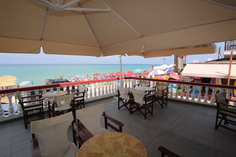 Summer Beach Hotel 29/46