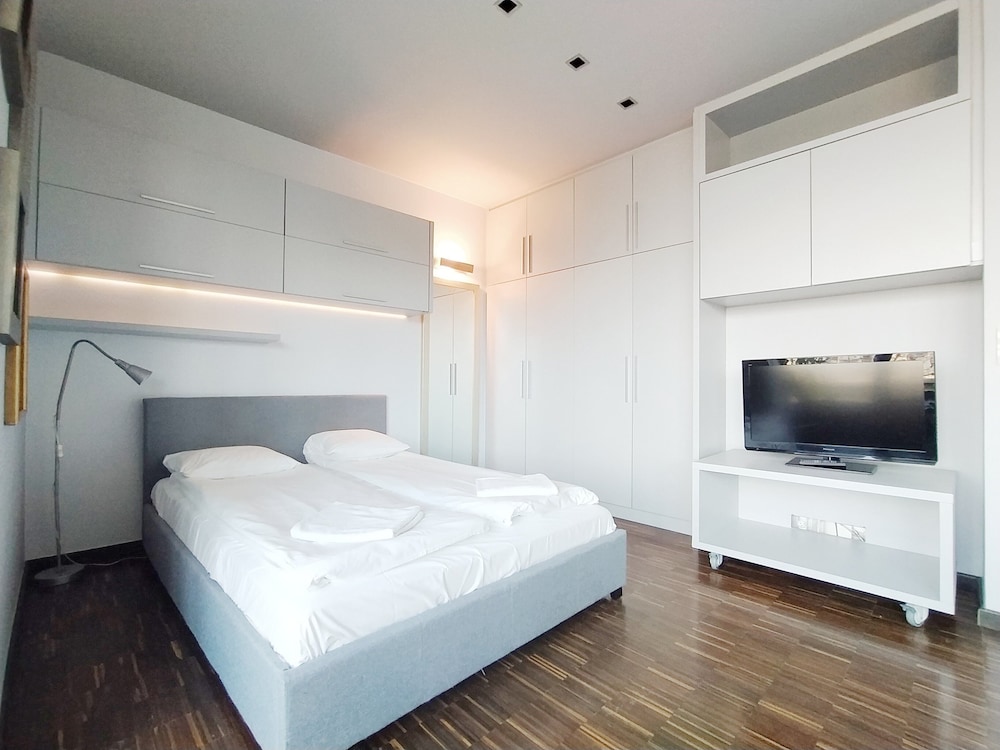 Tower, Panoramic, Queen Bed, Balcony