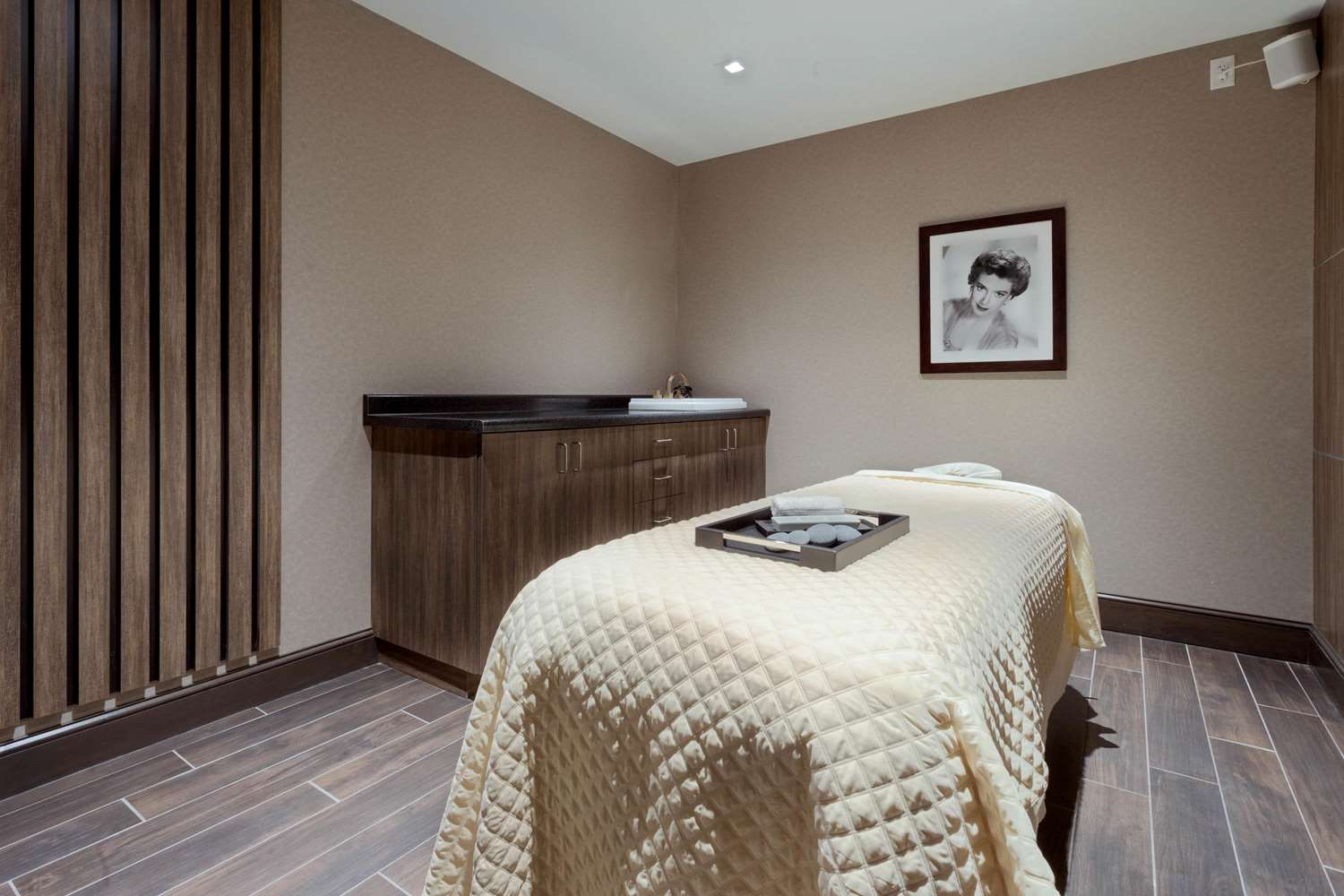 Hotel Retlaw, Trademark Collection by Wyndham 24/42