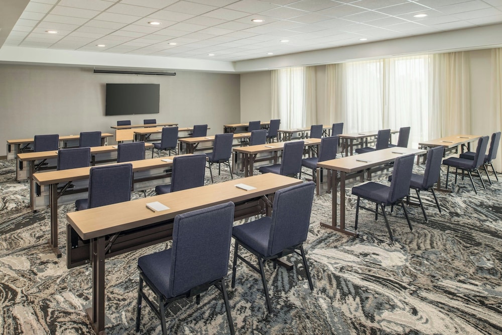 Courtyard by Marriott Houston City Place 40/50