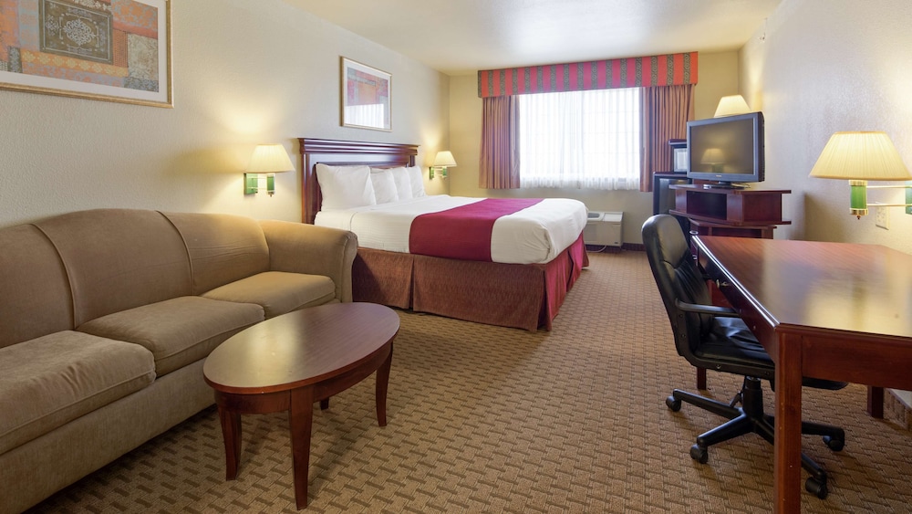 SURESTAY PLUS HOTEL BY BEST WESTERN QUANAH 24/28