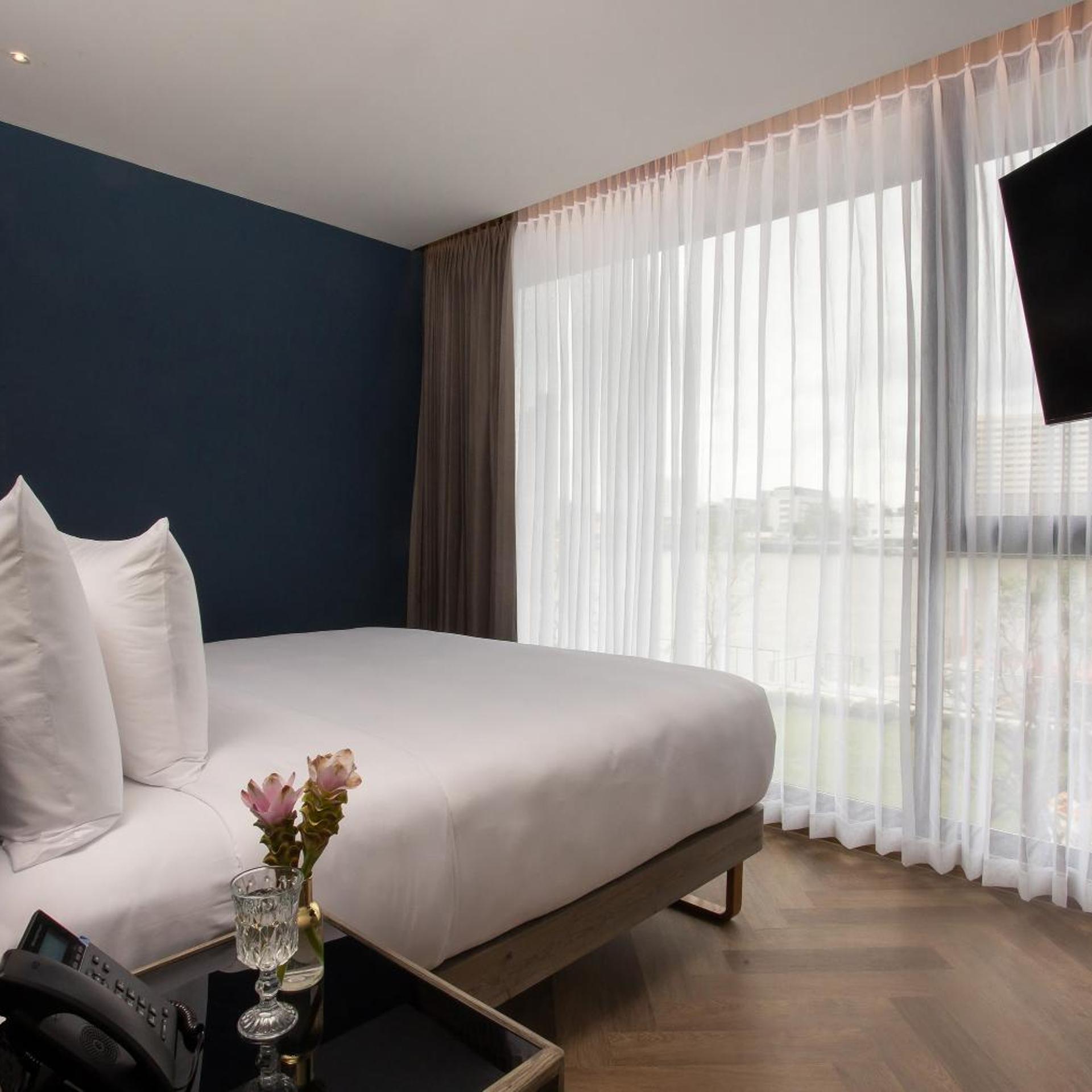 Duplex, Pool, Suite