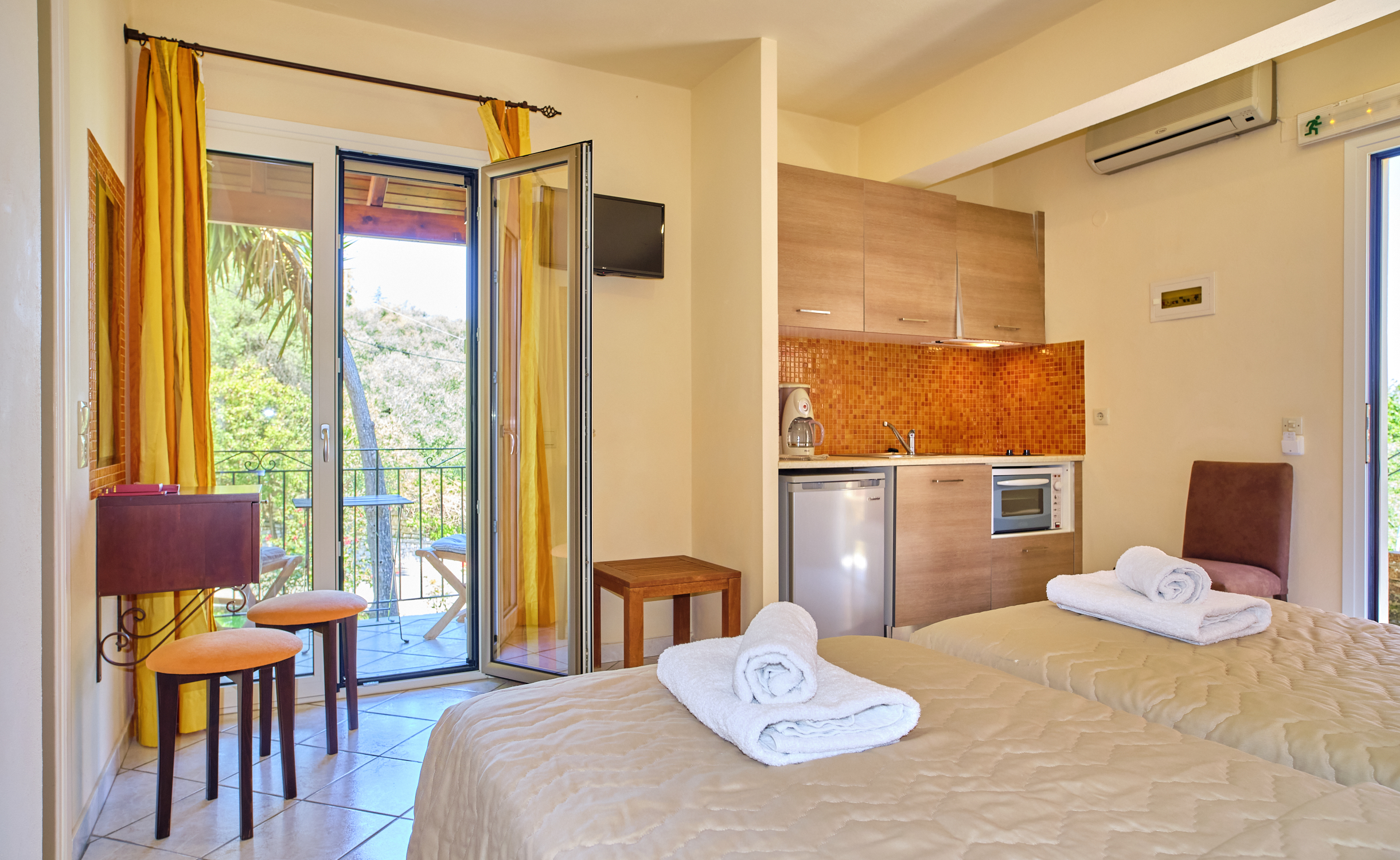 Chrismos Luxury Suites and Studios 7/39