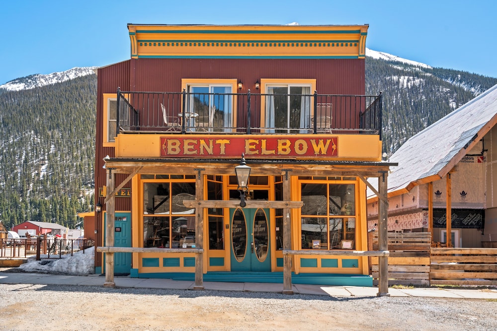 The Bent Elbow Hotel and Restaurant 1/40