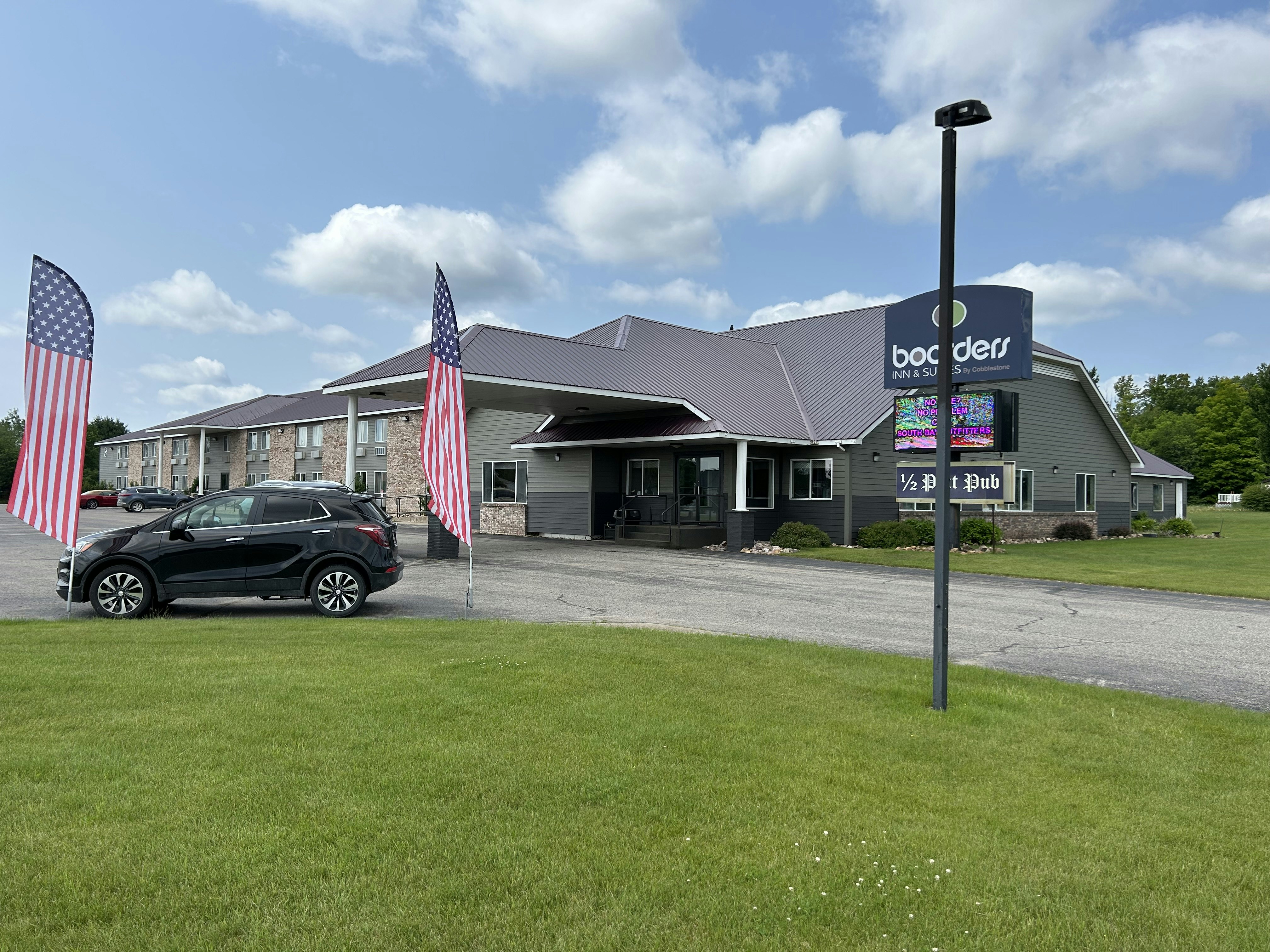 Boarders Inn & Suites by Cobblestone Hotels - Munising 45/51