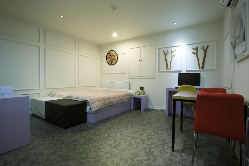 Max Motel 11/66